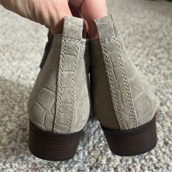 Lucky Brand NEW Basel Out Zip Booties Croc-Pattern Ankle Booties, Women’s Sz 9 - Picture 3 of 7